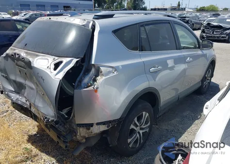 2018 Toyota Rav4 Le z USA, uszkodzony, nr VIN JTMZFREV8JD126387